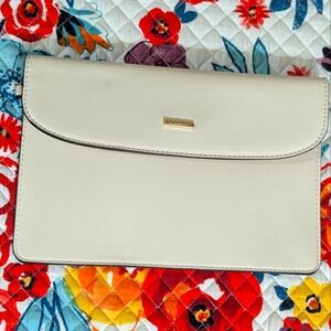 Lovevook Clutch Beige Cream Taupe ✨ 3 /$13 ✨